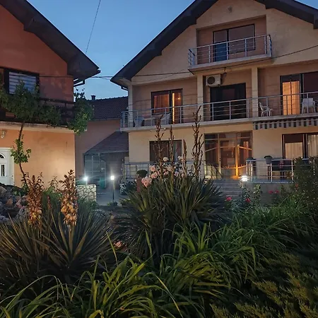 Nina Апартаменты *